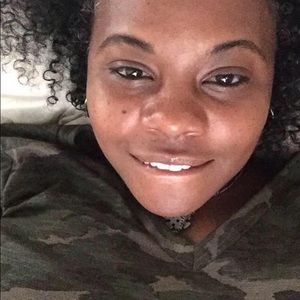 Meet your Posher, Kendra